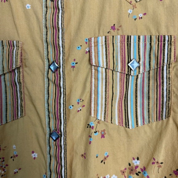 Wrangler Western Aztec Floral Print Pearl Snap Button Down Shirt - Picture 4 of 10